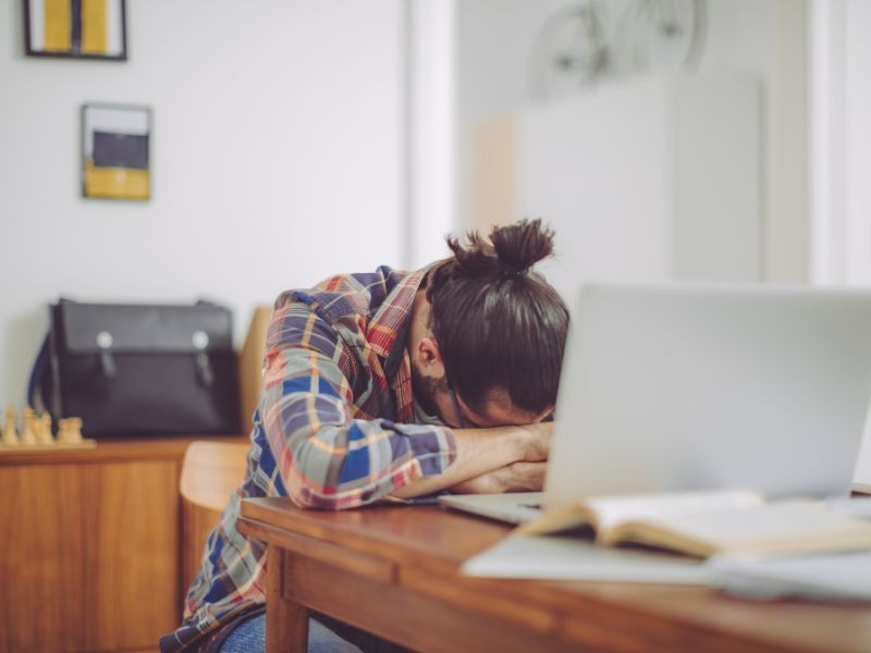 Como Saber se Você Precisa de Tratamento para Burn-out: 12 Sinais de Alerta